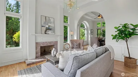 6163 93rd Avenue SE Mercer Island WA 98040