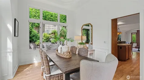6163 93rd Avenue SE Mercer Island WA 98040