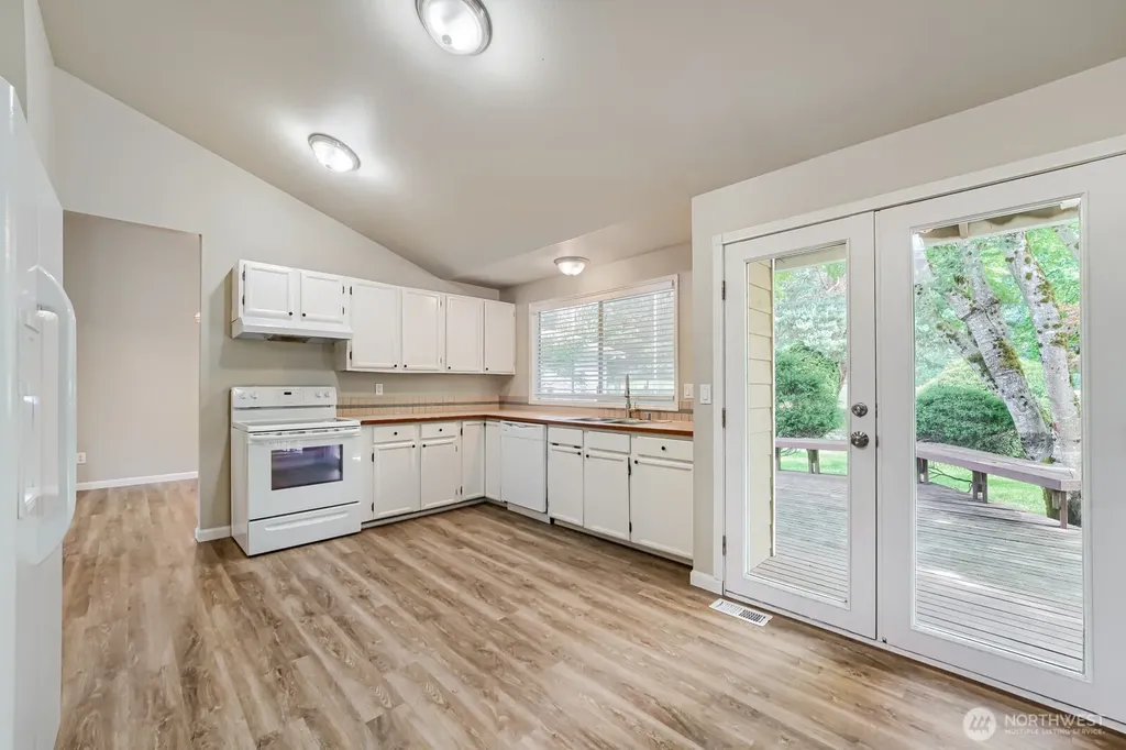 22206 SE 250th Street Maple Valley WA 98038