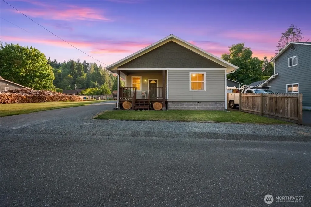 406 Long Street Wilkeson WA 98396