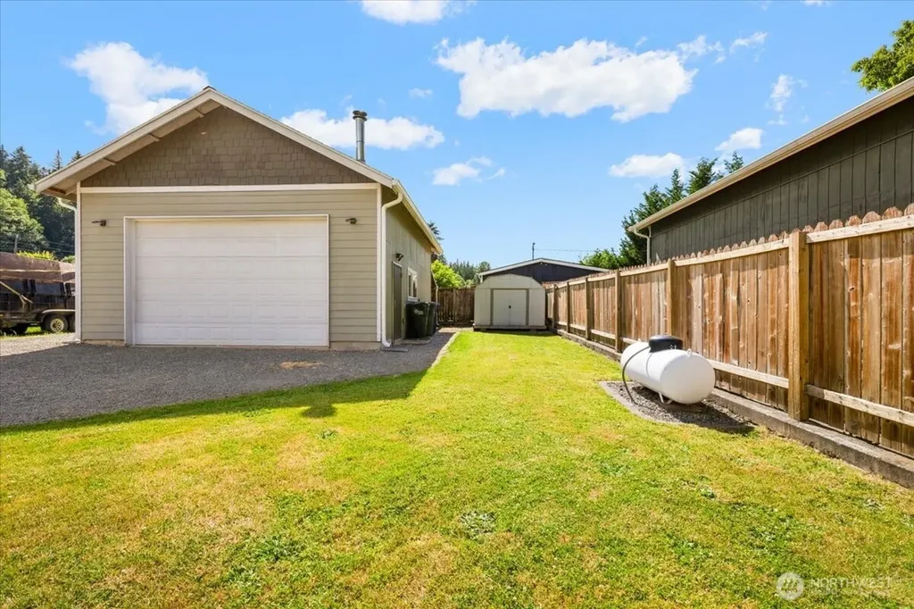 406 Long Street Wilkeson WA 98396
