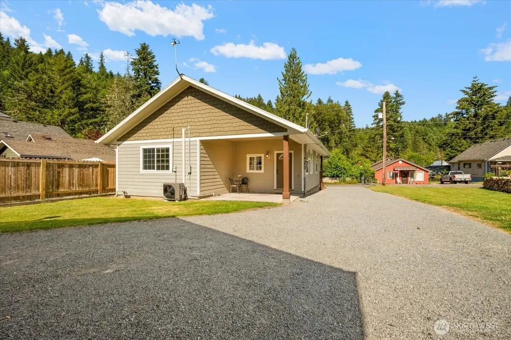 406 Long Street Wilkeson WA 98396