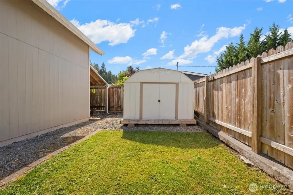 406 Long Street Wilkeson WA 98396