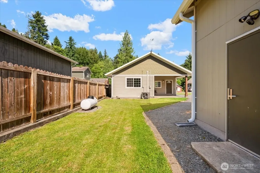 406 Long Street Wilkeson WA 98396