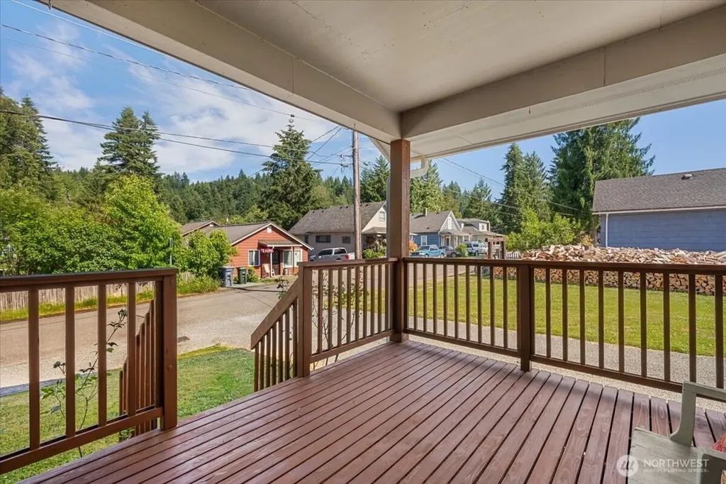 406 Long Street Wilkeson WA 98396