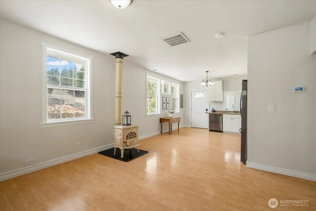 406 Long Street Wilkeson WA 98396