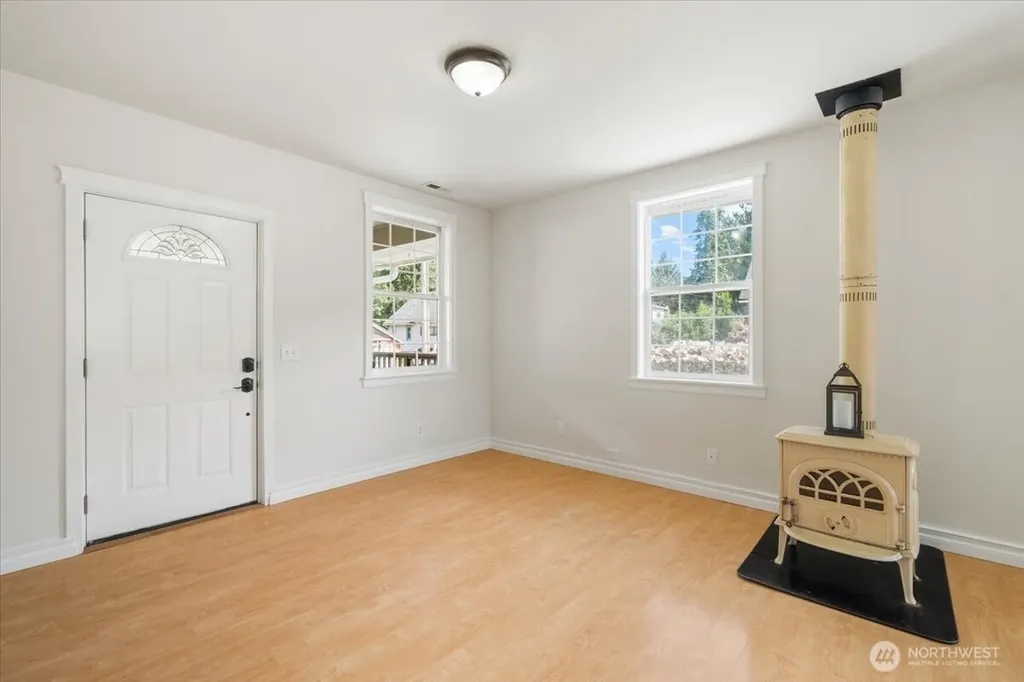 406 Long Street Wilkeson WA 98396