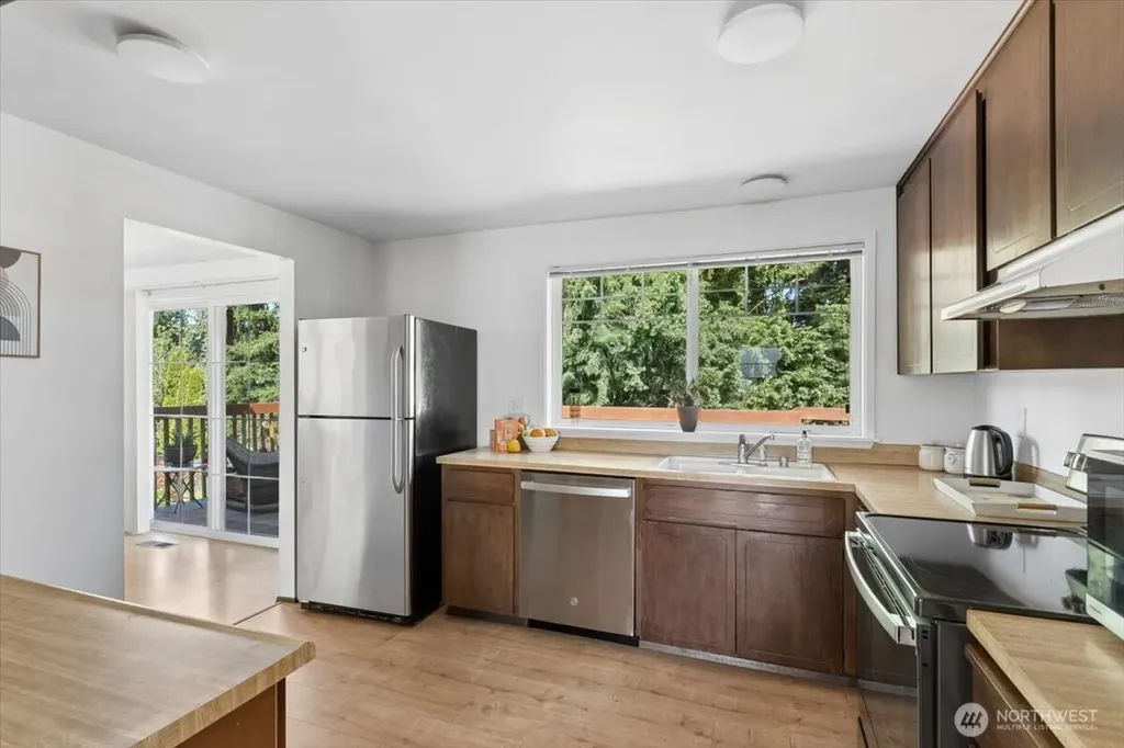 20819 53rd Avenue W Lynnwood WA 98036