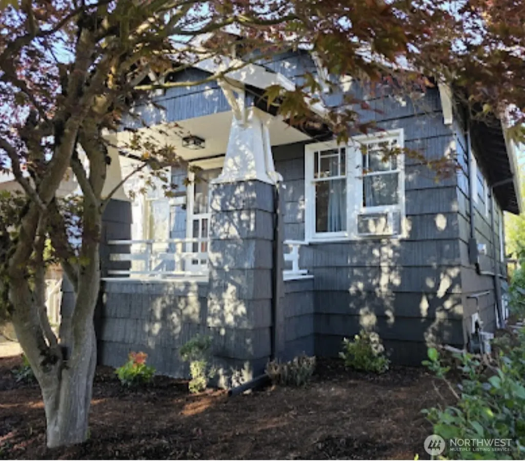 5330 9th Avenue NE Seattle WA 98105