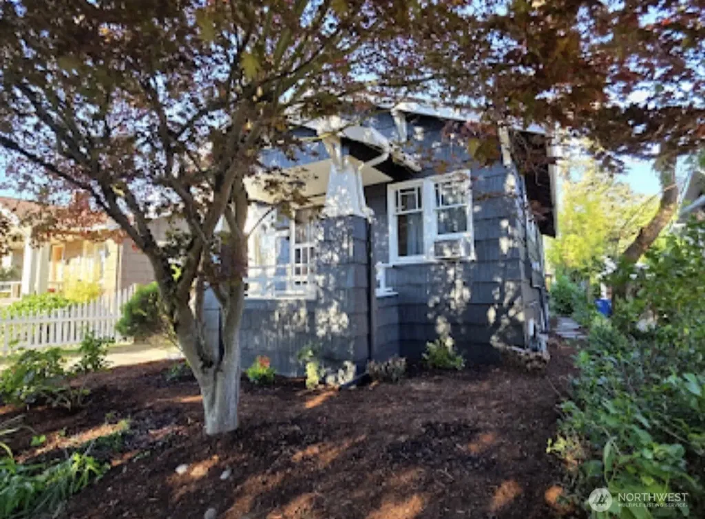 5330 9th Avenue NE Seattle WA 98105