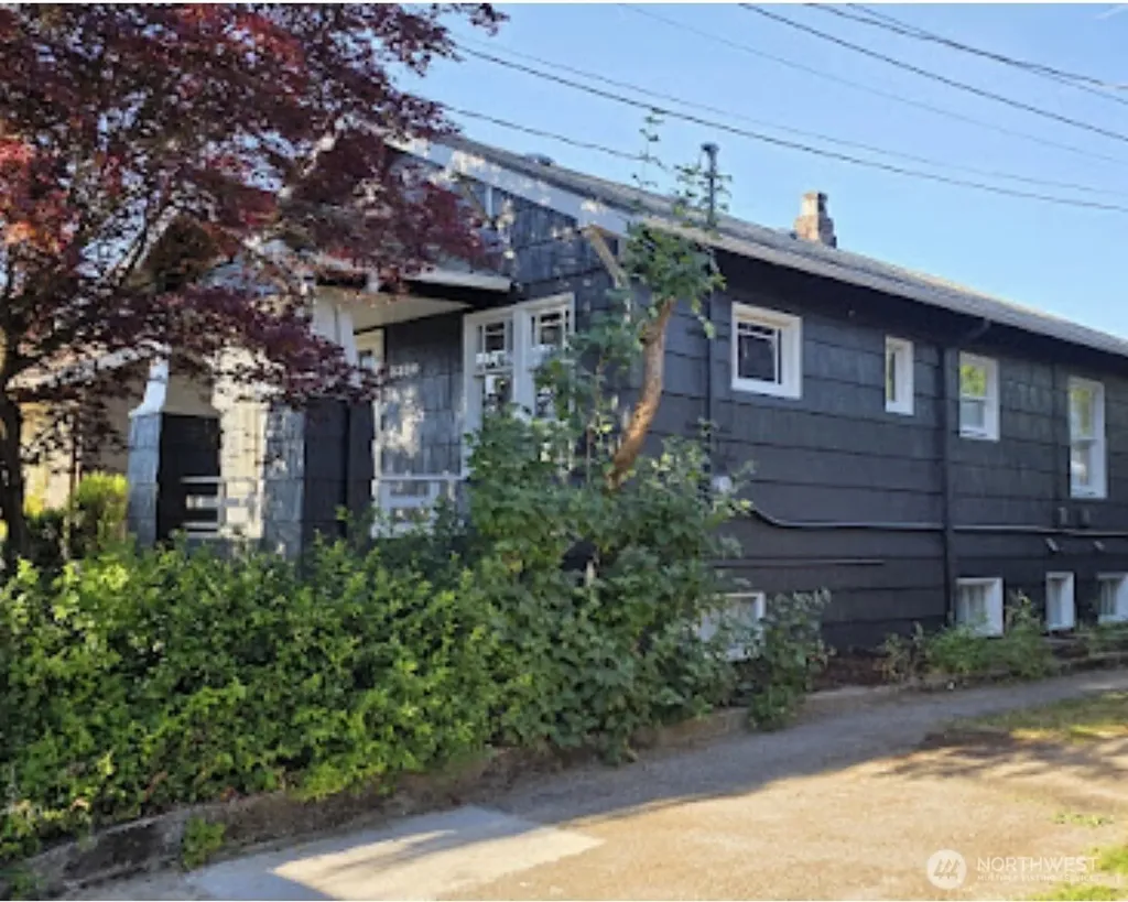 5330 9th Avenue NE Seattle WA 98105