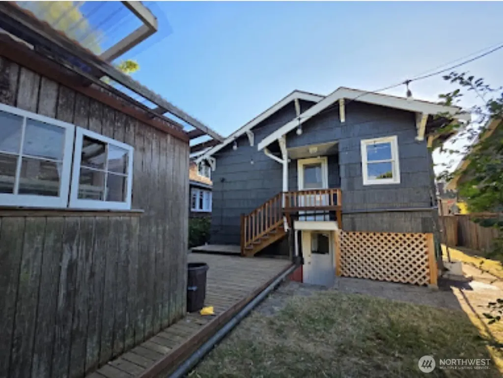 5330 9th Avenue NE Seattle WA 98105