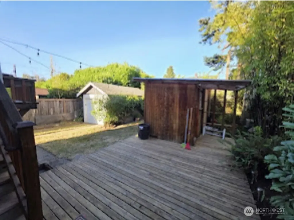 5330 9th Avenue NE Seattle WA 98105