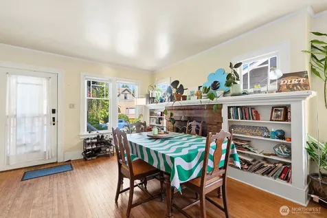 5330 9th Avenue NE Seattle WA 98105