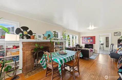 5330 9th Avenue NE Seattle WA 98105