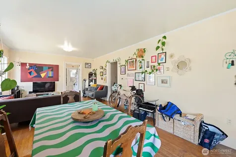 5330 9th Avenue NE Seattle WA 98105