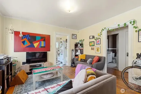 5330 9th Avenue NE Seattle WA 98105