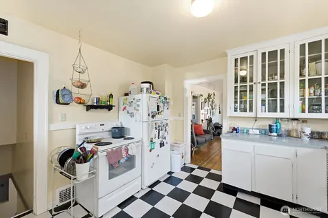 5330 9th Avenue NE Seattle WA 98105