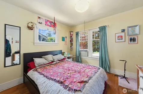 5330 9th Avenue NE Seattle WA 98105