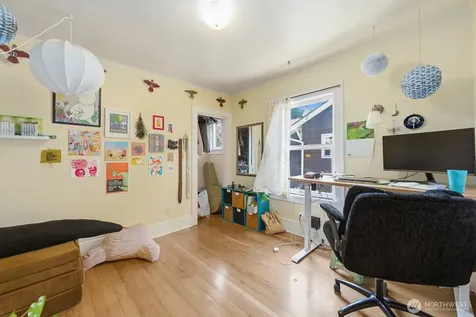 5330 9th Avenue NE Seattle WA 98105