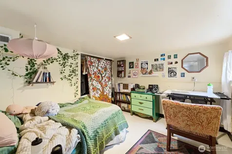 5330 9th Avenue NE Seattle WA 98105
