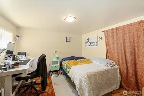 5330 9th Avenue NE Seattle WA 98105
