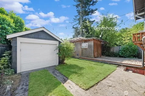 5330 9th Avenue NE Seattle WA 98105
