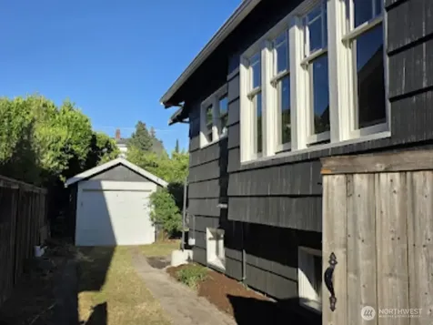 5330 9th Avenue NE Seattle WA 98105
