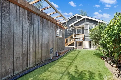 5330 9th Avenue NE Seattle WA 98105