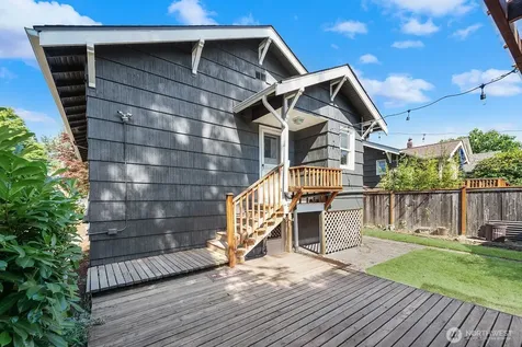 5330 9th Avenue NE Seattle WA 98105