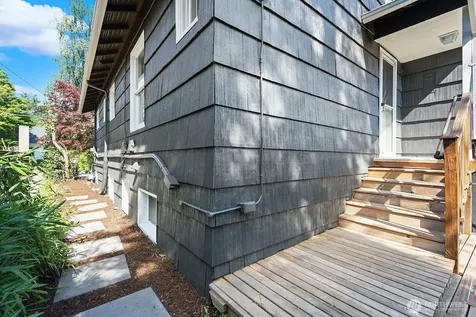 5330 9th Avenue NE Seattle WA 98105