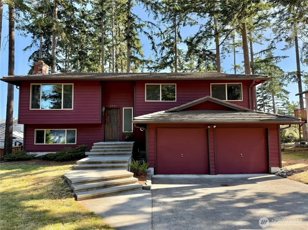 745 SW 13th Avenue Oak Harbor WA 98277