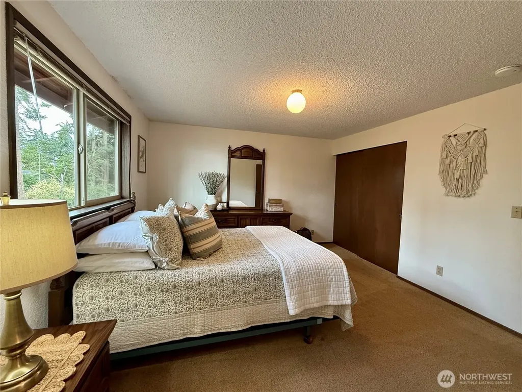 745 SW 13th Avenue Oak Harbor WA 98277
