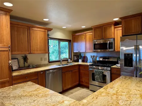 745 SW 13th Avenue Oak Harbor WA 98277