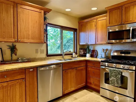 745 SW 13th Avenue Oak Harbor WA 98277