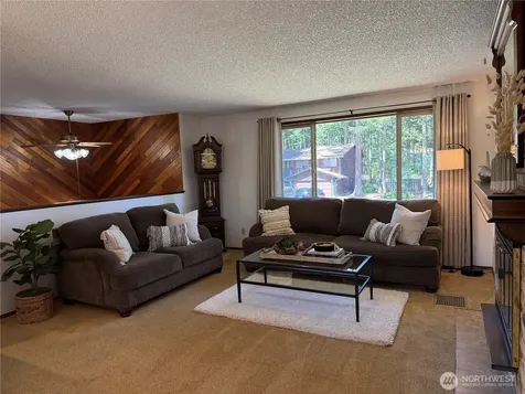 745 SW 13th Avenue Oak Harbor WA 98277