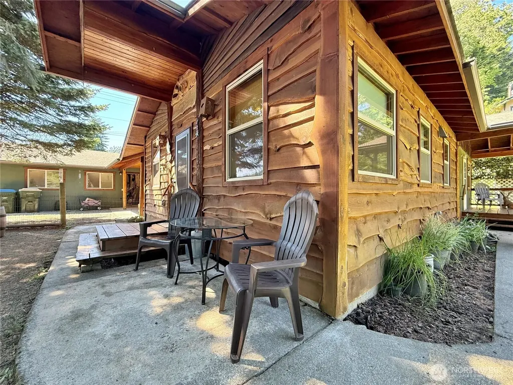 111 1st Street Morton WA 98356