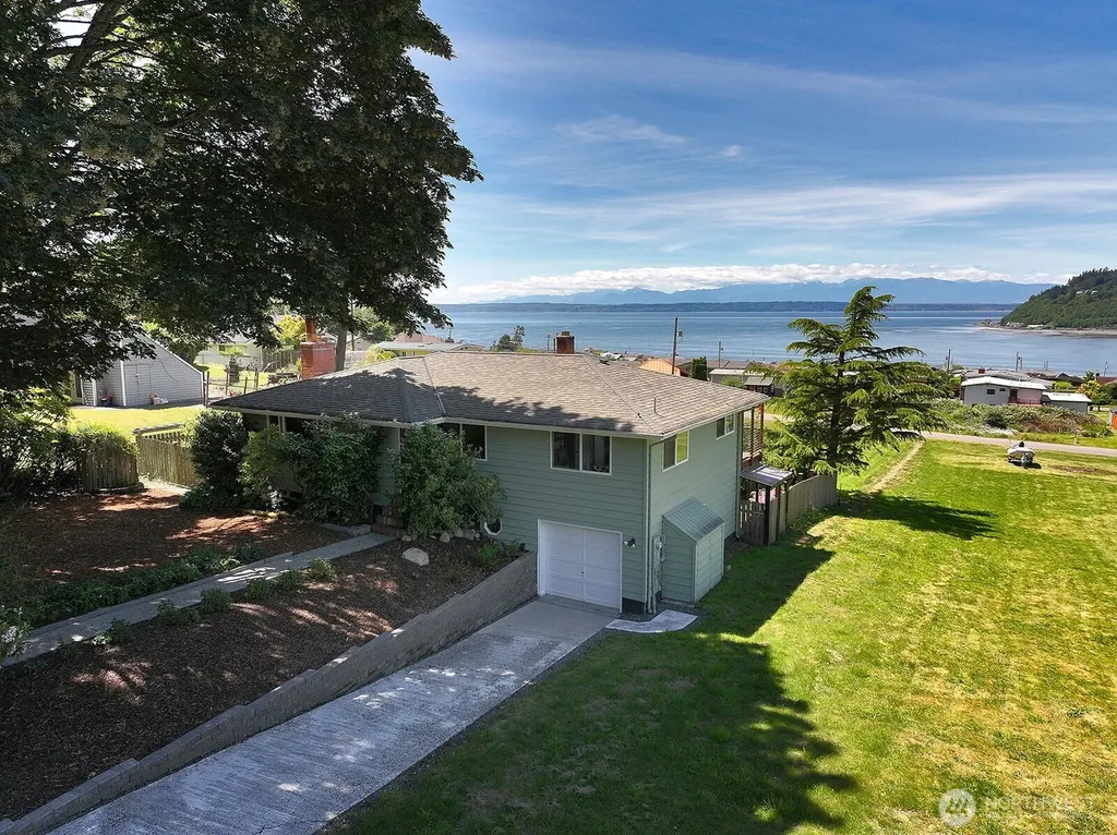 8216 Whidbey Drive Clinton WA 98236