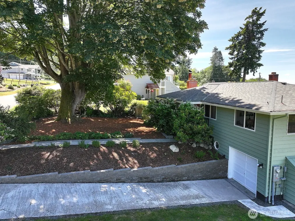 8216 Whidbey Drive Clinton WA 98236