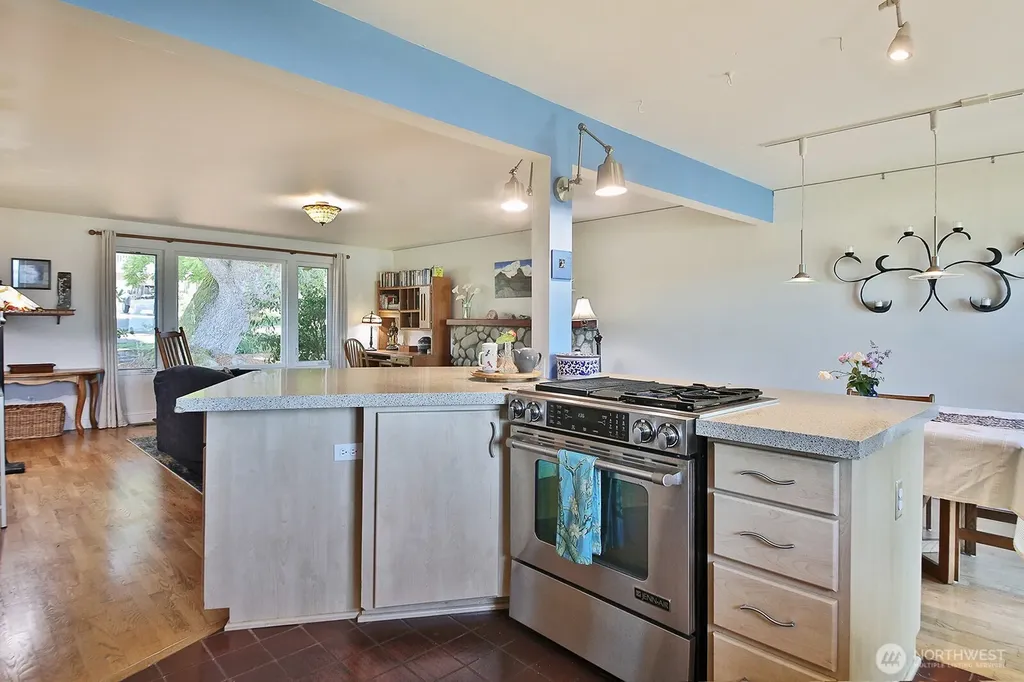 8216 Whidbey Drive Clinton WA 98236