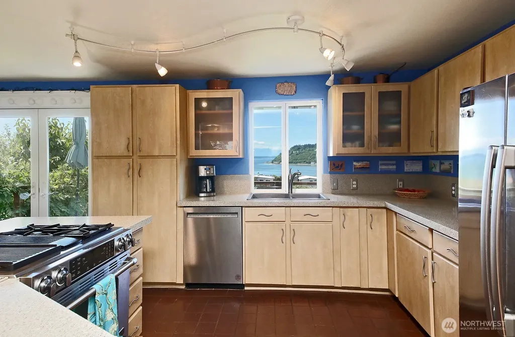 8216 Whidbey Drive Clinton WA 98236