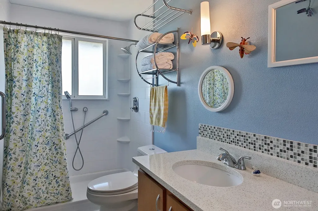 8216 Whidbey Drive Clinton WA 98236