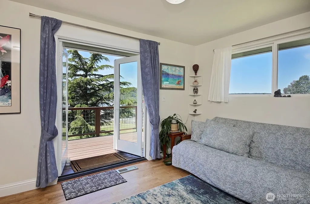 8216 Whidbey Drive Clinton WA 98236
