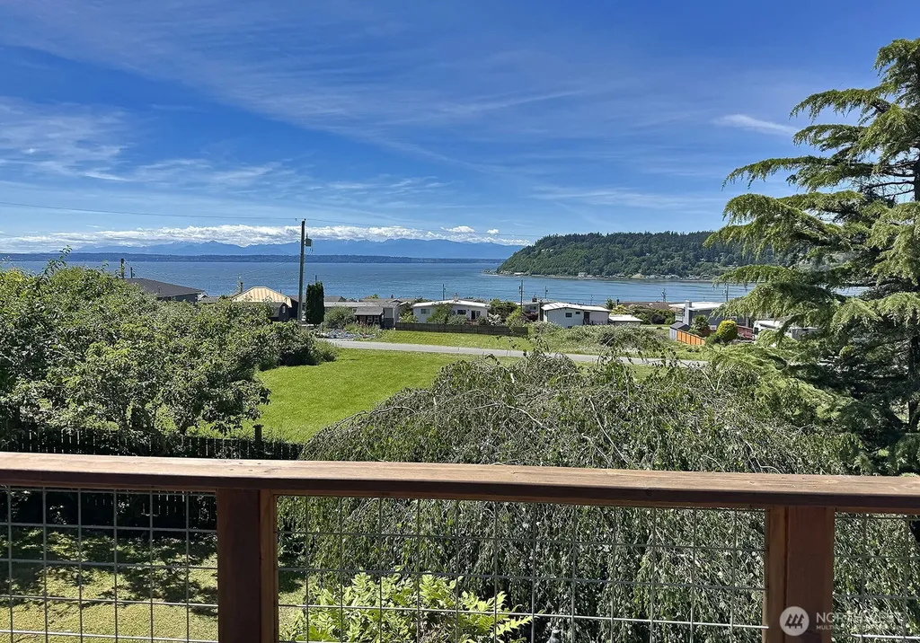 8216 Whidbey Drive Clinton WA 98236