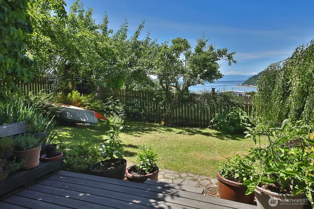 8216 Whidbey Drive Clinton WA 98236