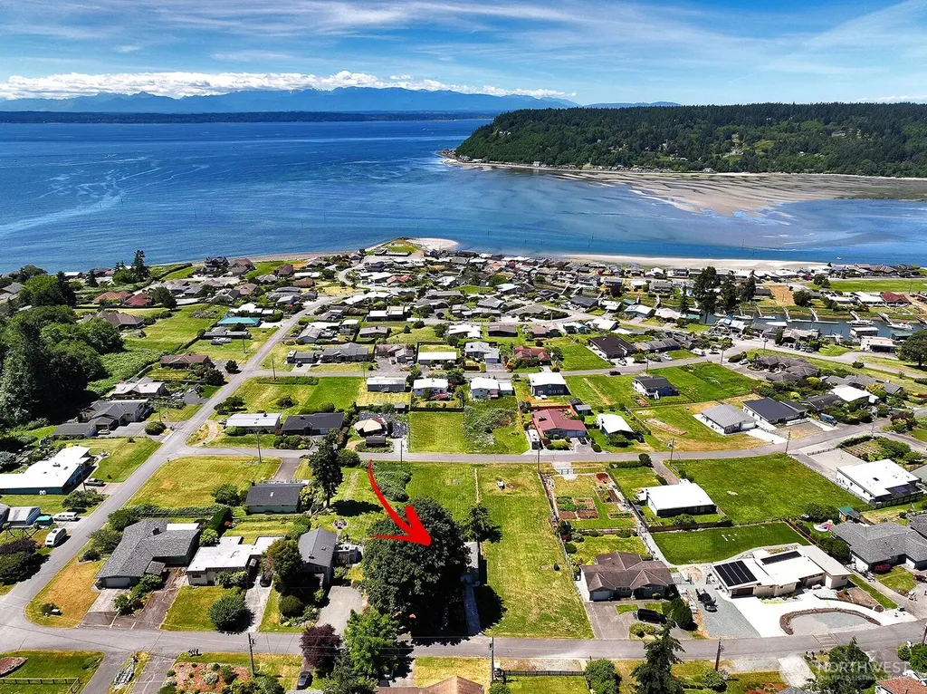8216 Whidbey Drive Clinton WA 98236
