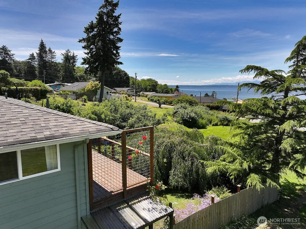 8216 Whidbey Drive Clinton WA 98236