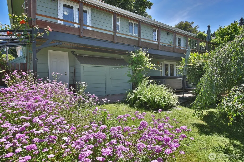 8216 Whidbey Drive Clinton WA 98236
