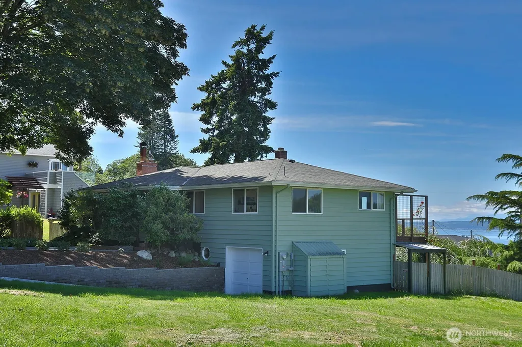 8216 Whidbey Drive Clinton WA 98236