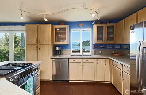 8216 Whidbey Drive Clinton WA 98236
